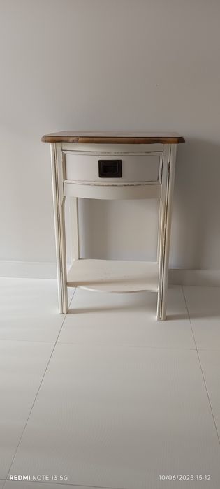 Mesa de Cabeceira rústica Hemnes ( IKEA )