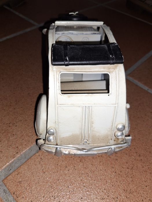 Veículos em chapa decorativos