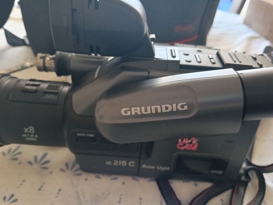 câmara de filmar Grundig LC 215c para peças.Mala e cassete incluída