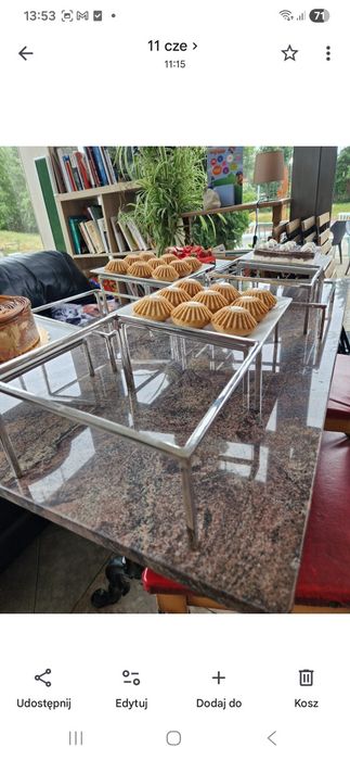 Piękne podstawy do ekspozycji zimnego lub słodkiego  bufetu