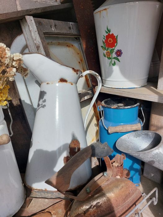 Dzbany emaliowane ,miski emaliowane