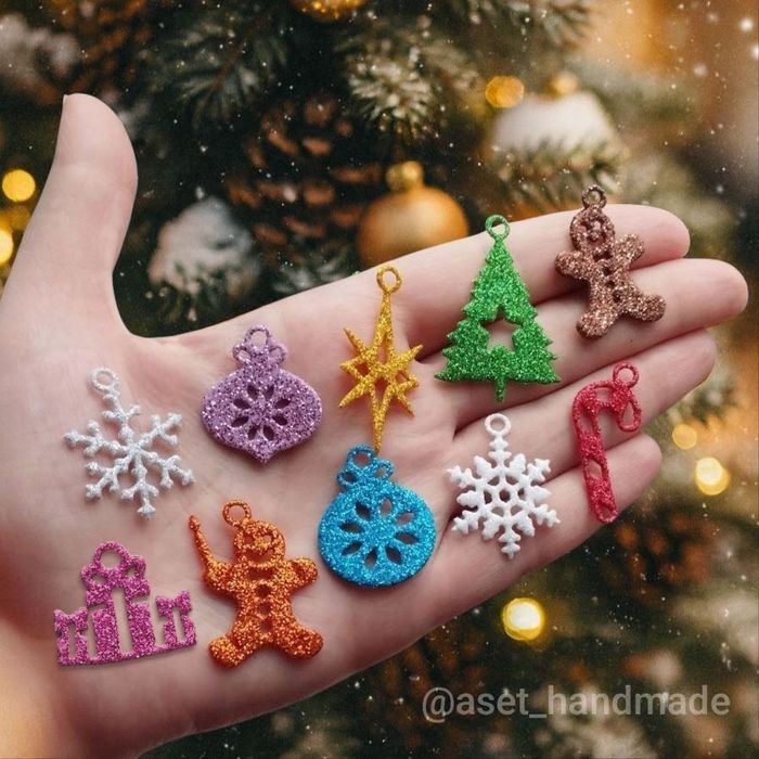 Зимний, новогодний декор, ёлки, снежинки, звезды, Санта, гном, лошадь