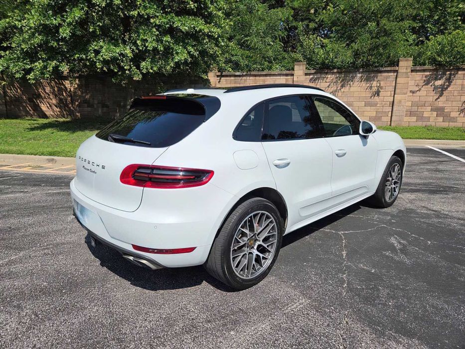 Porsche Macan Turbo      2017