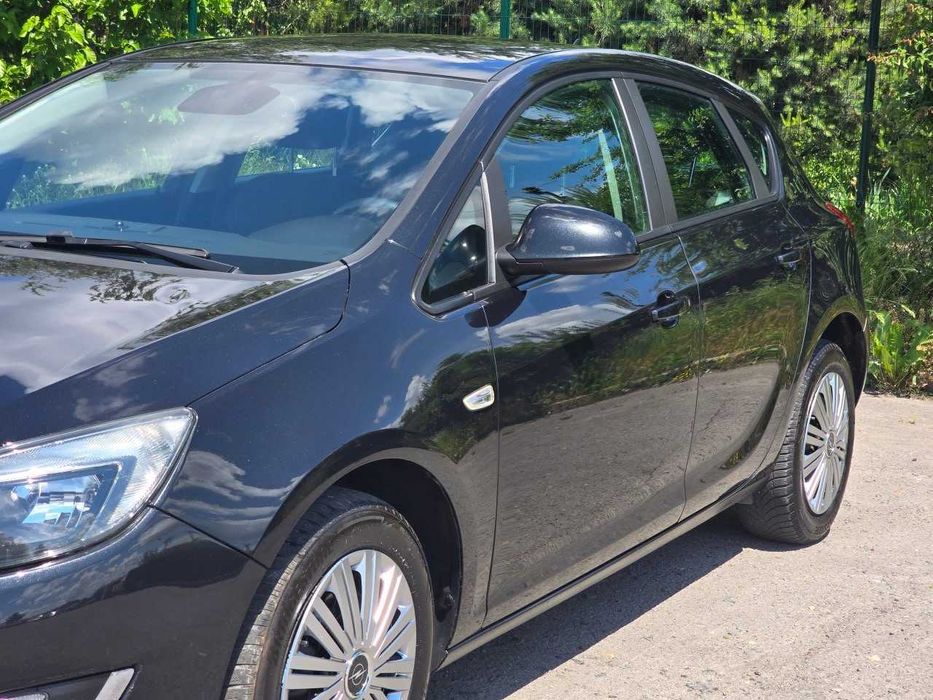 Продам  Opel Astra 2013. Можна в розстрочку, під викуп.