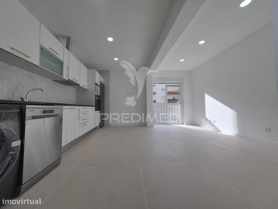 Apartamento T2 – Laranjeiro (em fase de renovação)