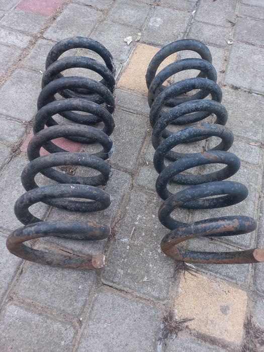 Пружина передняя