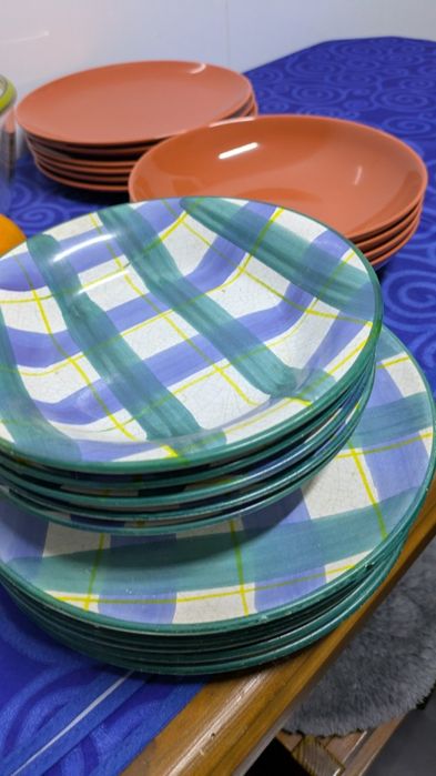 Pratos e copos para doar