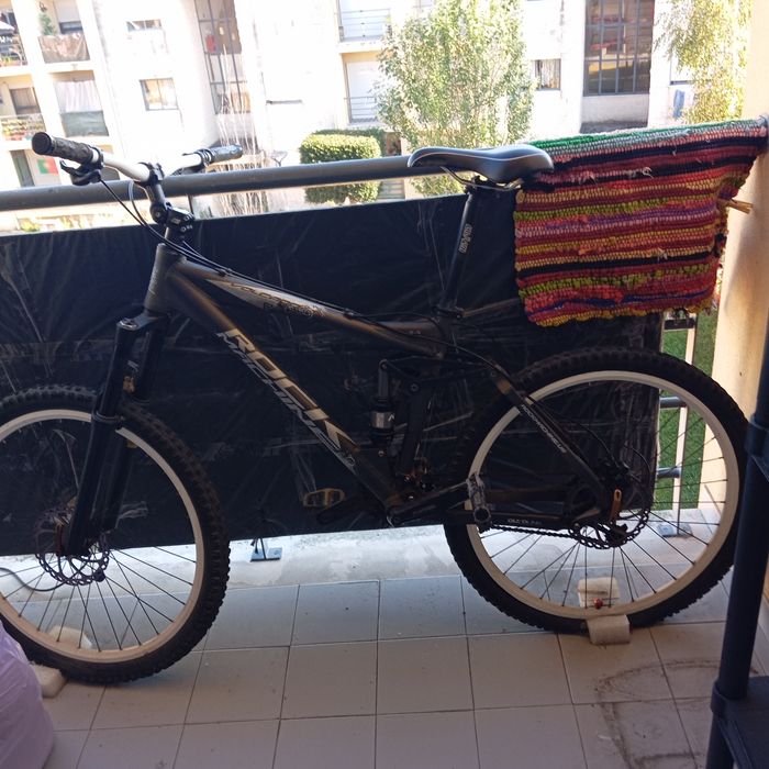 Bicicleta rock machine roda 28