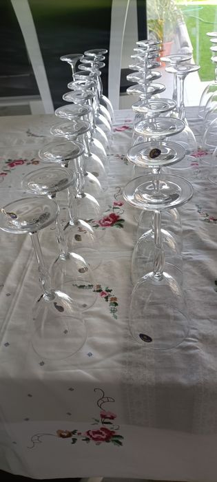 Conjunto novo de 12 copos de cada cristal Bohemia