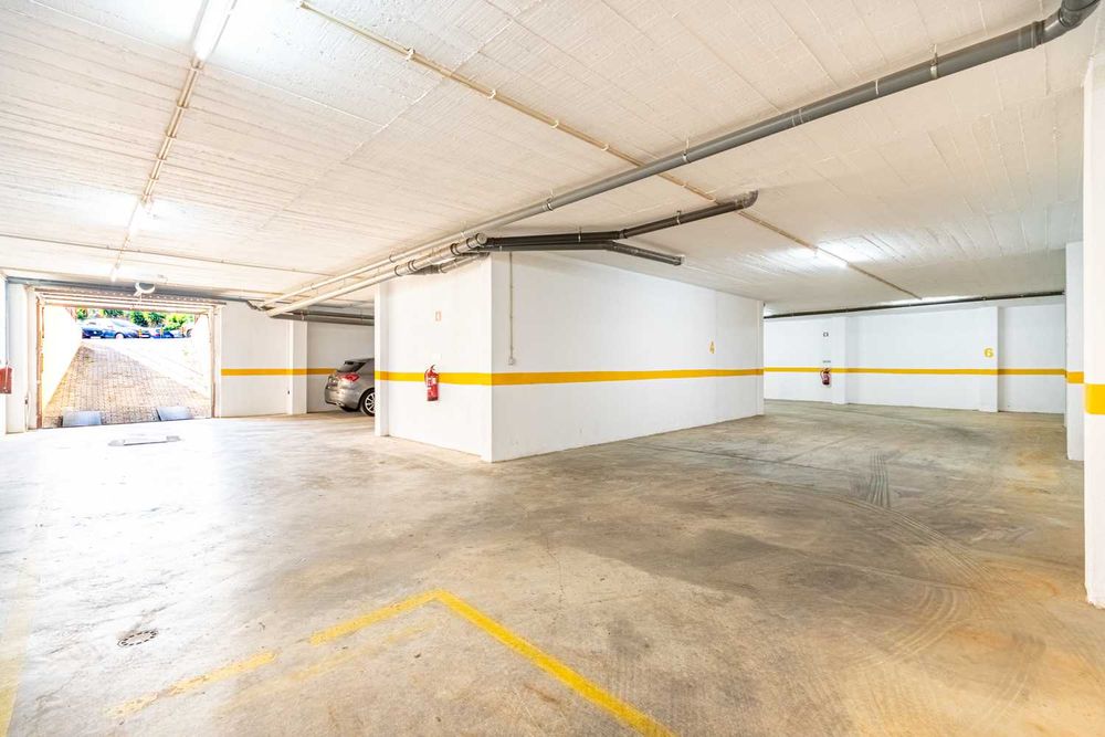 Lugares de Garagem para Arrendamento — Avenida do Brasil, São Marcos