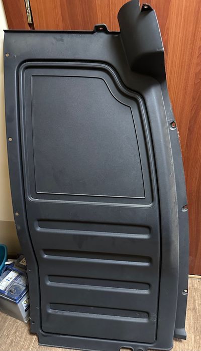 Нова перегородка багажного відділення на Volkswagen Caddy