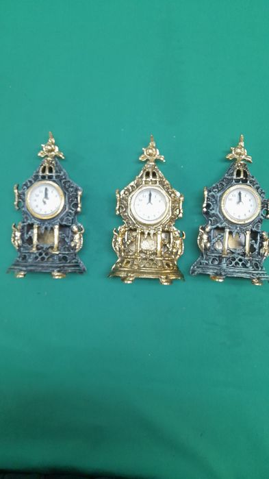 Relogios em ferro de pilhas