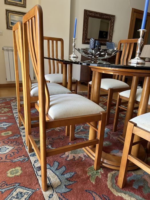 Mesa e cadeira de sala de jantar