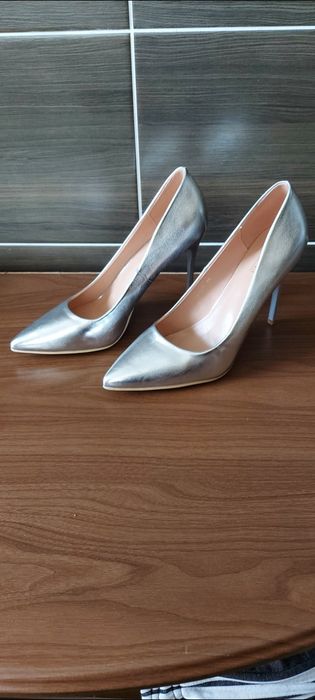 Туфлі лодочки на каблуку