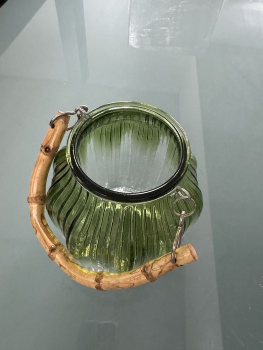 Pewueno jarrinho decorativo em vidro muito bonito