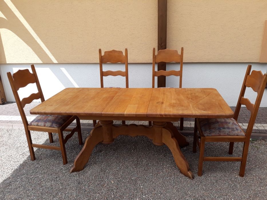 Stół dębowy z krzesłami