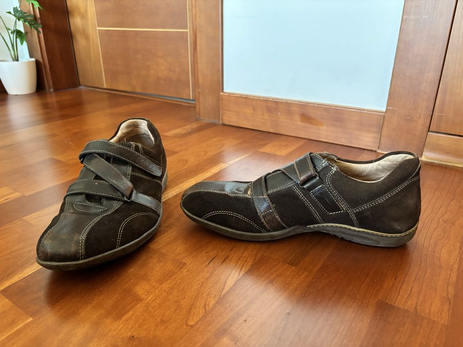 Sapatos castanhos tamanho 42