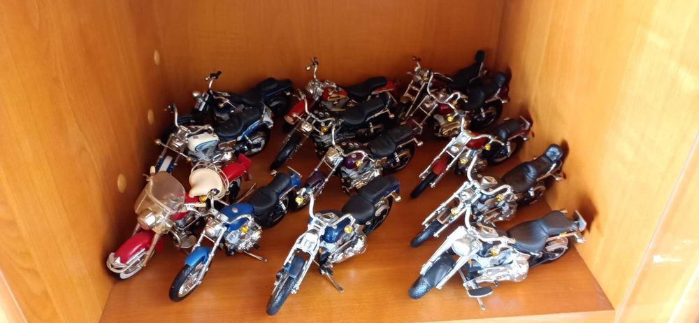 Coleção de motos (História da Harley e Outras)
