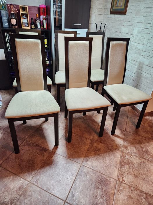 Conjunto de mesa e 6 cadeiras