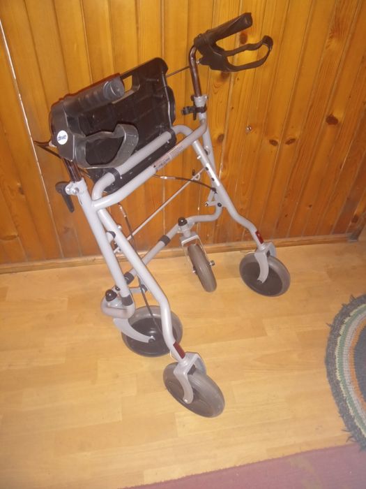 Chodzik balkonik dla seniora