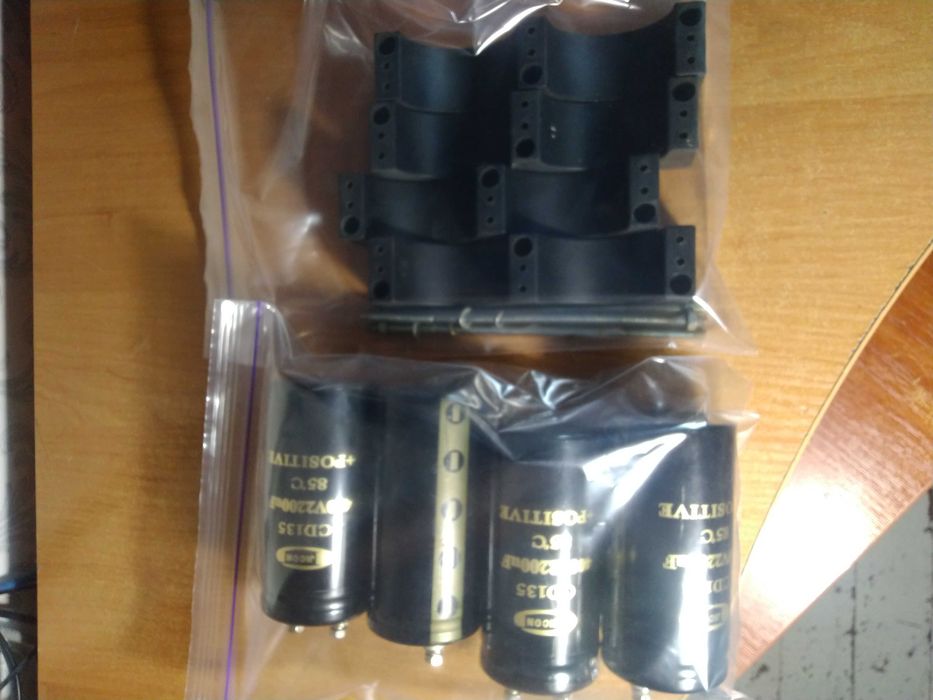 Конденсатор   2200uF 450V