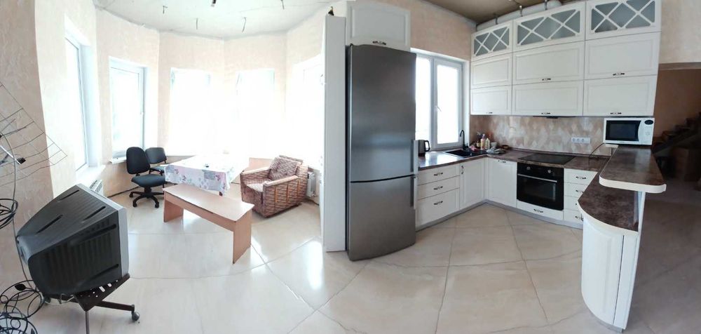 Будинок з незавершеним ремонтом 178м.кв. з гаражем