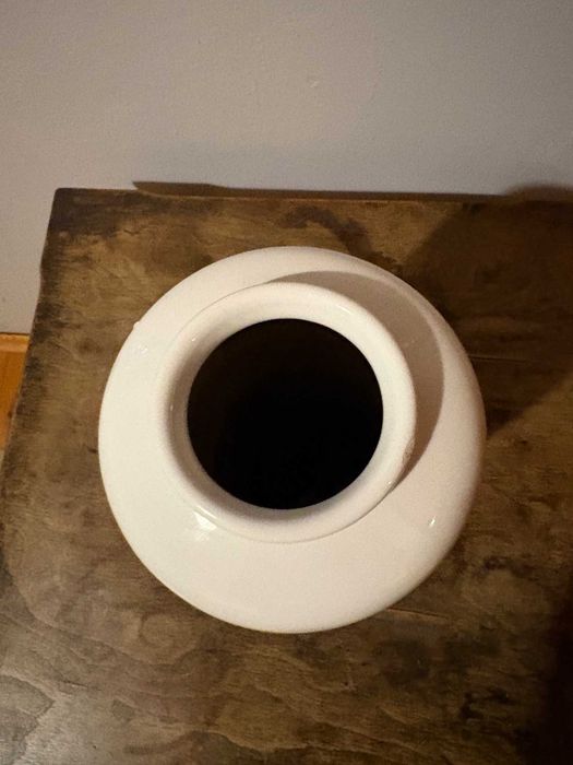 Klasyczny wazon porcelanowy w kształcie wazy wys.26 cm