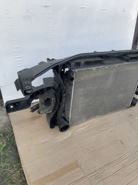 Телевізор, панель радіаторів ,передня панель passat b6