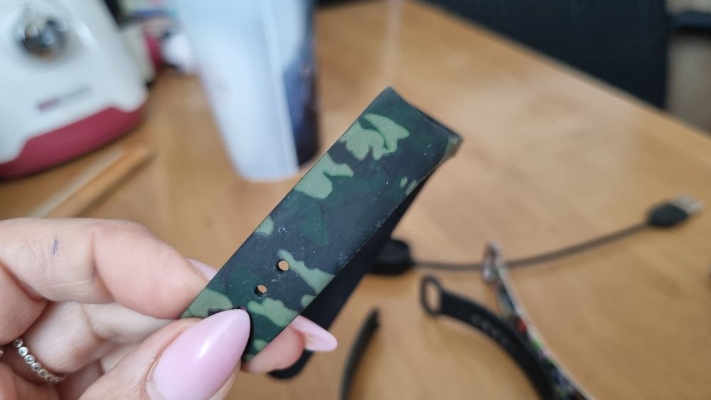 Trzy paski mi band 5 i ładowarka