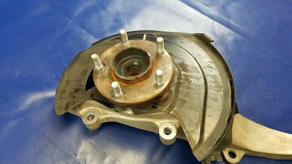 Кулак правый и левый INFINITI EX35 G37 Q50 Q70 Q70L цапфа 350Z nissan