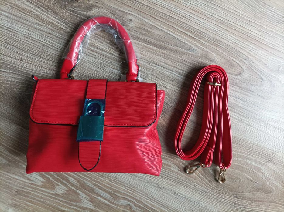 Torebka kuferek i na ramię sexi zerwona z klodka