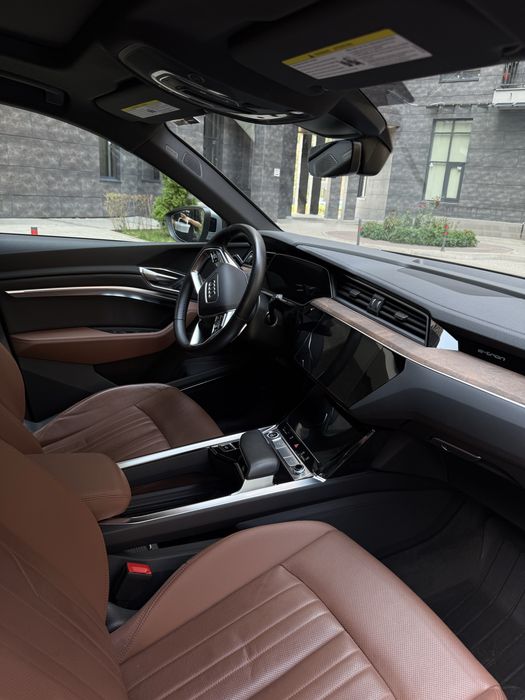 Audi e-tron 2022 VIN WA1LAAGE2PB018669 фото оголошення 8 з 24