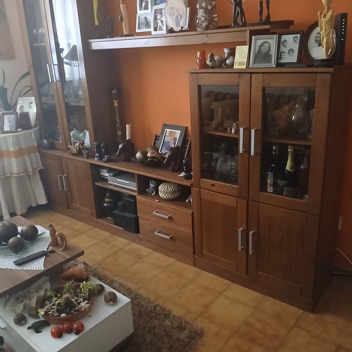 Estante de sala em madeira
