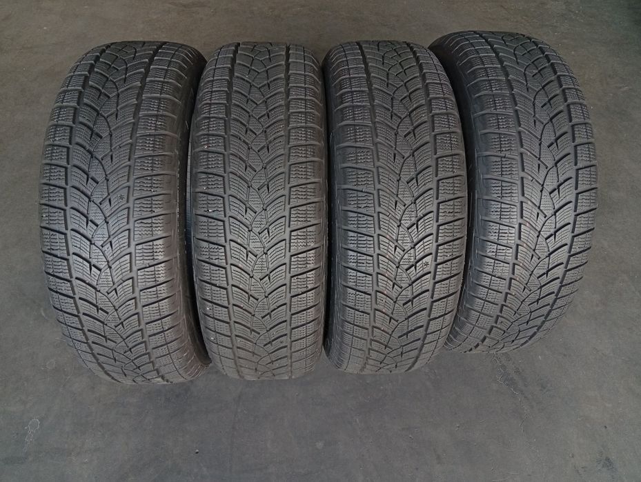 R18 225 60 Goodyear Ultragrip performance  шини зимові
