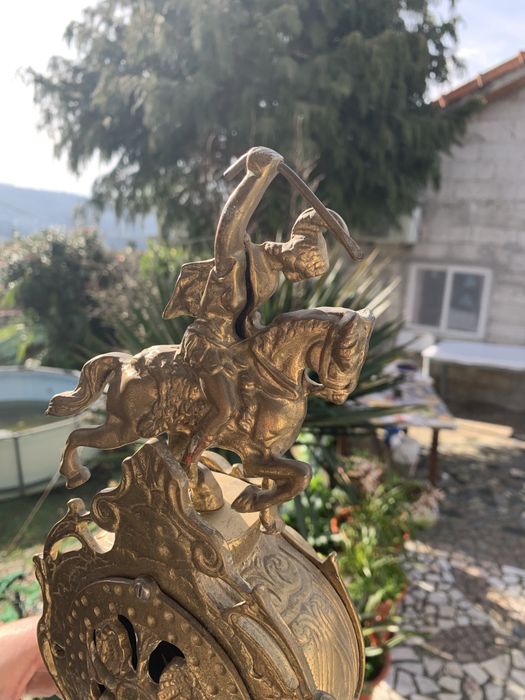 Relogio dourado para decoração