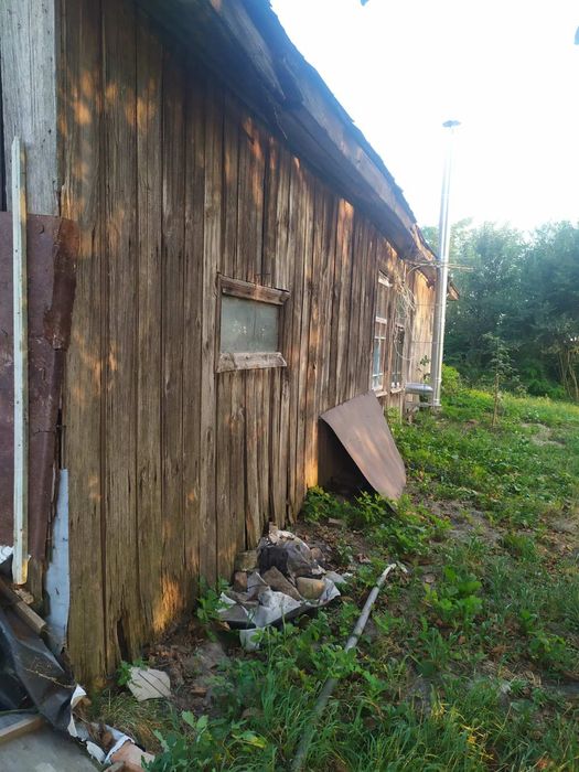 Земельна ділянка зі старим будинком без перебоїв в електропостачанні