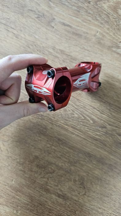 Mostek czerwony HOPE wycinany CNC