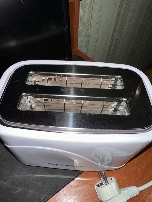 Тостер GRUNHELM GWD008 700Вт