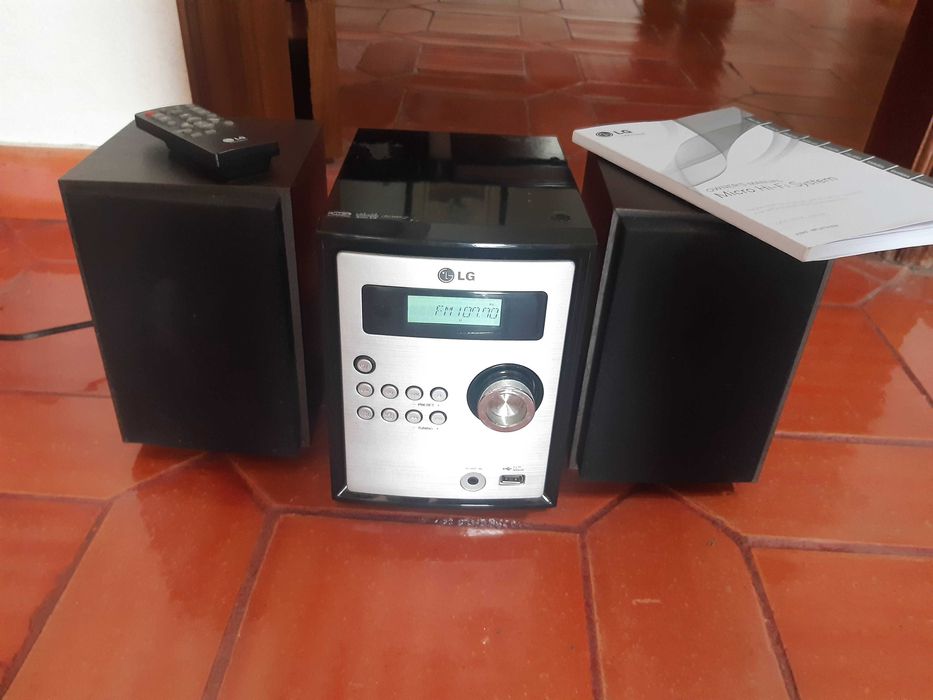 Aparelhagem LG Micro Hi-fi c/rádio+leitor usb e cd's+2 Colunas+comando