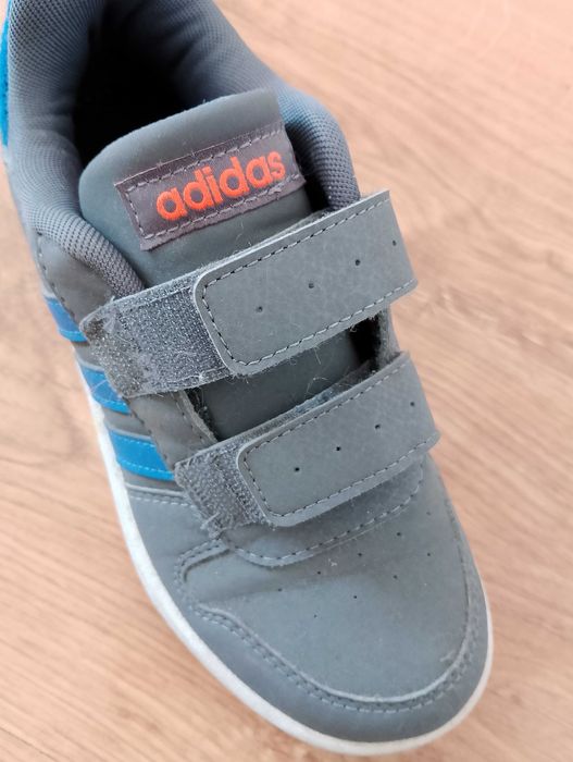 ADIDAS. Śliczne buty dziecięce.