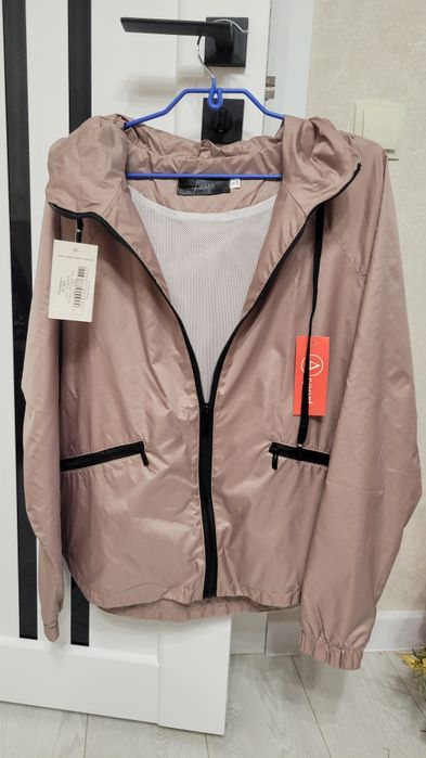 Вітровка на підкладці 44(М), нова