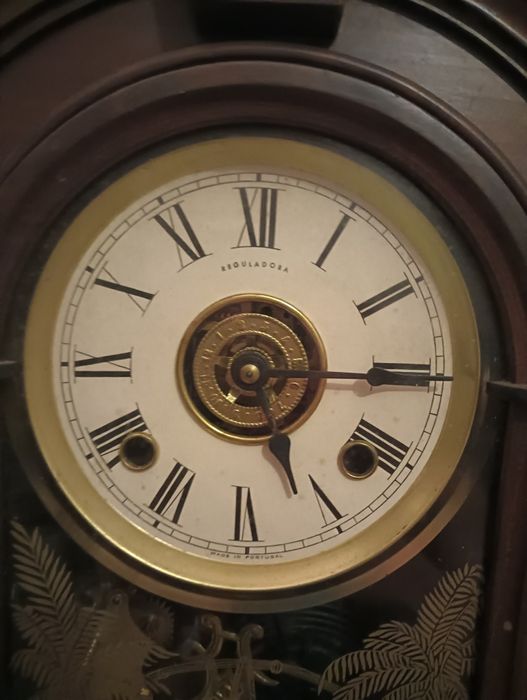 Relógio de parede com pêndulo relejoaria portuguesa