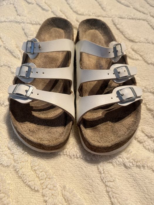 Viralowe klapki Birkenstock Florida 38 białe wygodne klapki na lato