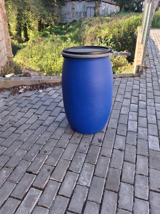 Bidões ou barricas de 120 litros