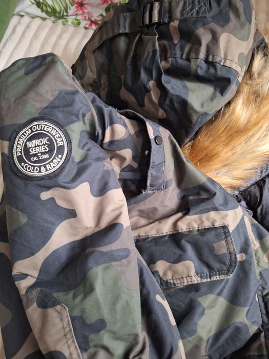 Куртка жіноча Bershka р.S 44-46