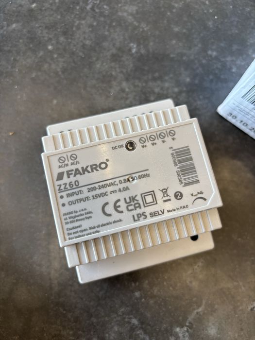 Oryginalny zasilacz FAKRO ZZ60 15V DC – NOWY, nieużywany