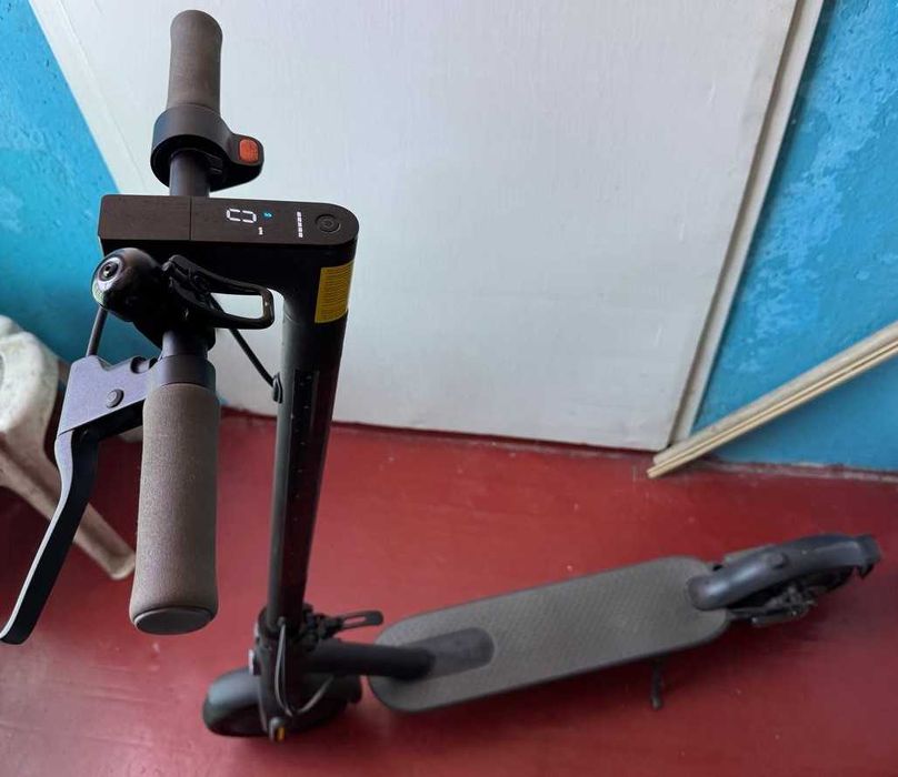 Електросамокат xiomi mi electric scooter essential