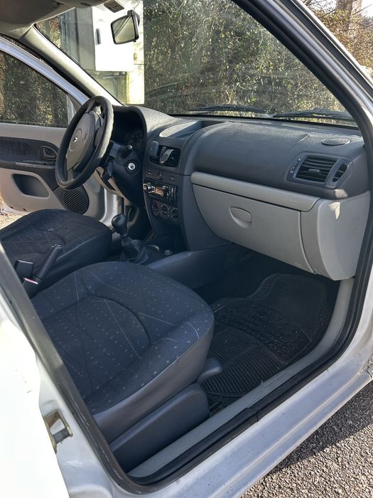 Renault Clio 1.6 Gasolina – 5 Portas – 2001 – Económico e Fiável