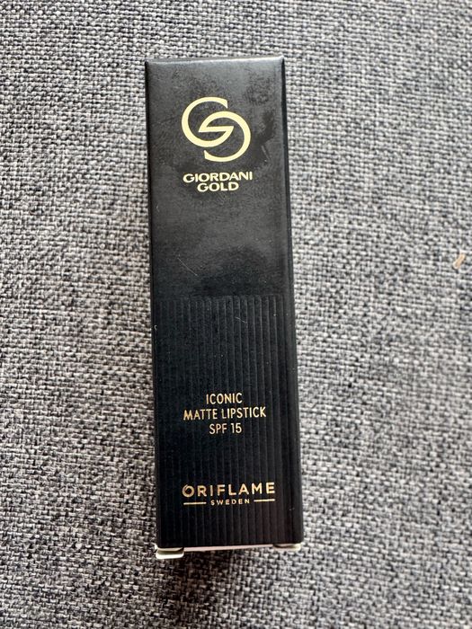 Pomadka iconic matte lipstick spf15