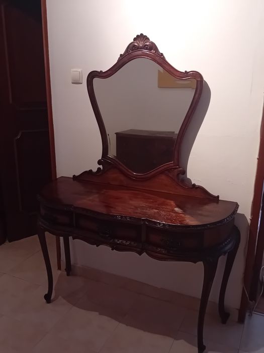 Toucador Antigo muito bem estimado
